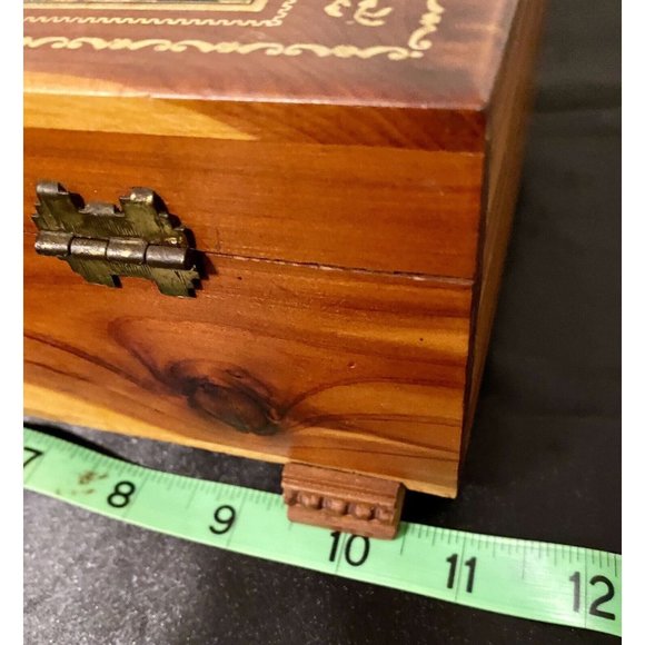 Vintage Cedar Hinged Footed Jewelry Trinkets Keepsakes Box W Print 11x6x4 In - Picture 4 of 9